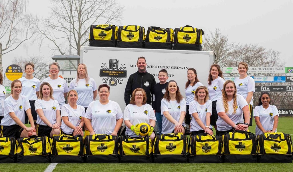 Mobile Mechanic Gerwin Oostendorp sponsort tassen VSCO’61 Vrouwen 30+ 2.