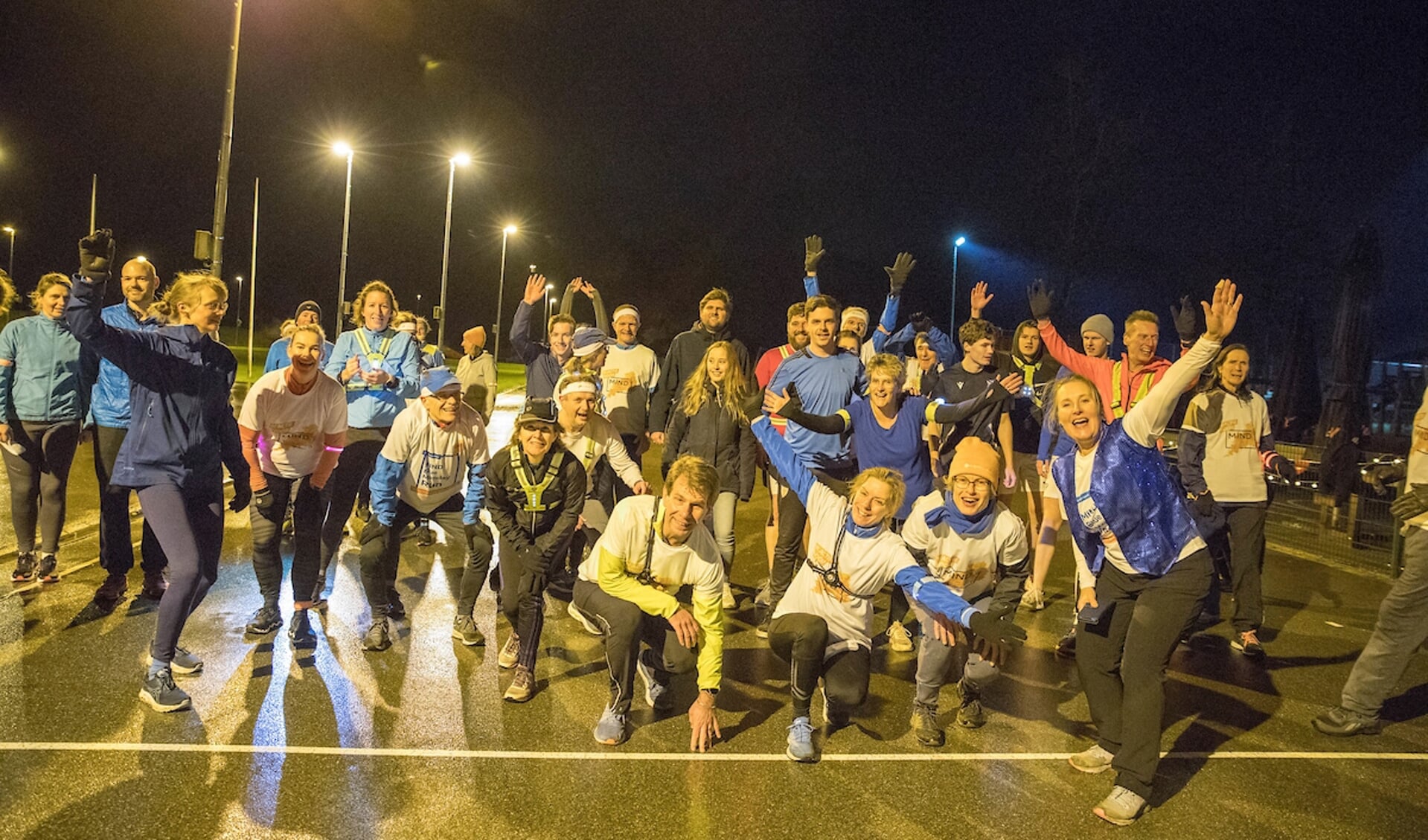 Deelnemers Blue Monday run staan klaar voor de start.