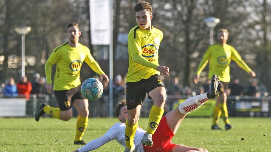 Alec Stalman zette Woudenberg tegen Dieren op een 1-0 voorsprong.