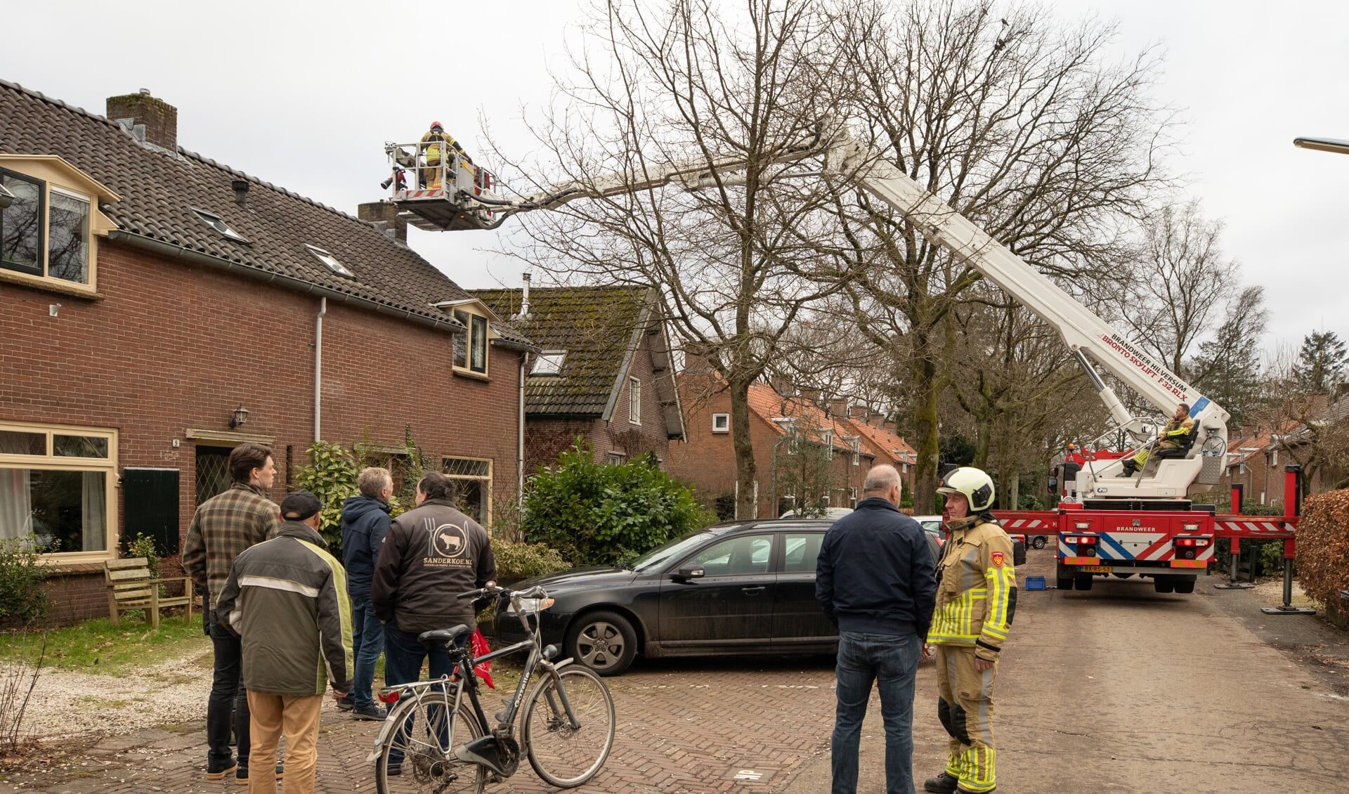 Om 11.15 uur werd er een schoorsteenbrand gemeld op de Eikenlaan in Lage Vuursche.
