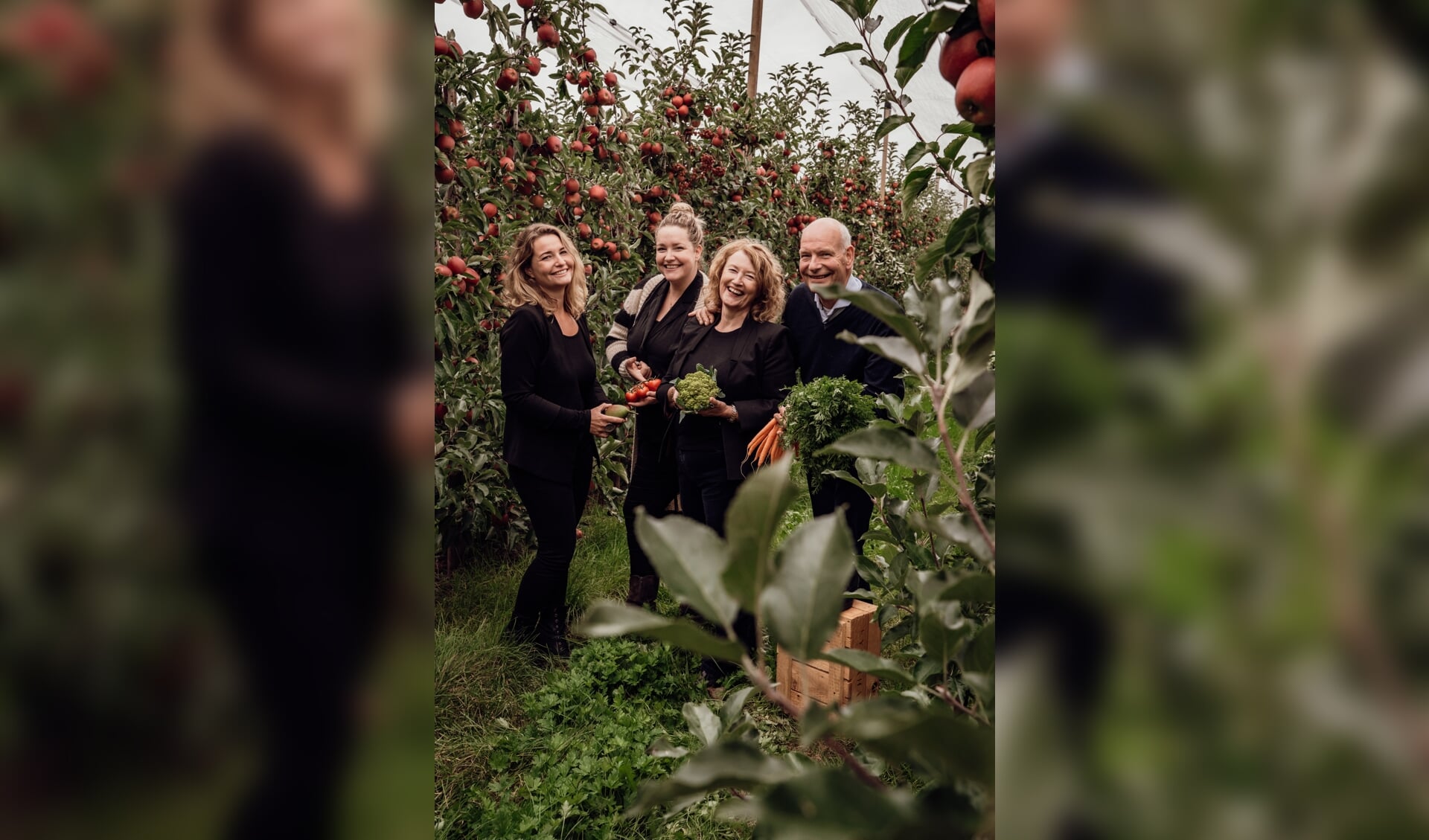 Renate, Christine, Anneke en Gijs van groente- en fruitspecialist Gijs van de Hoef.