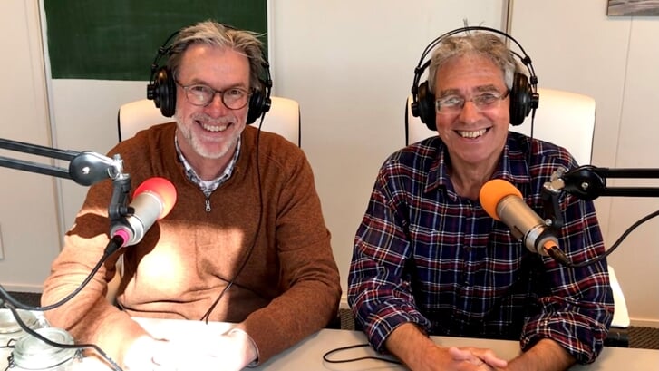 Erik van Venetië (links) en Roelof Meijer maken zaterdag een live-programma vanuit Leusden voor Golfbreker Radio
