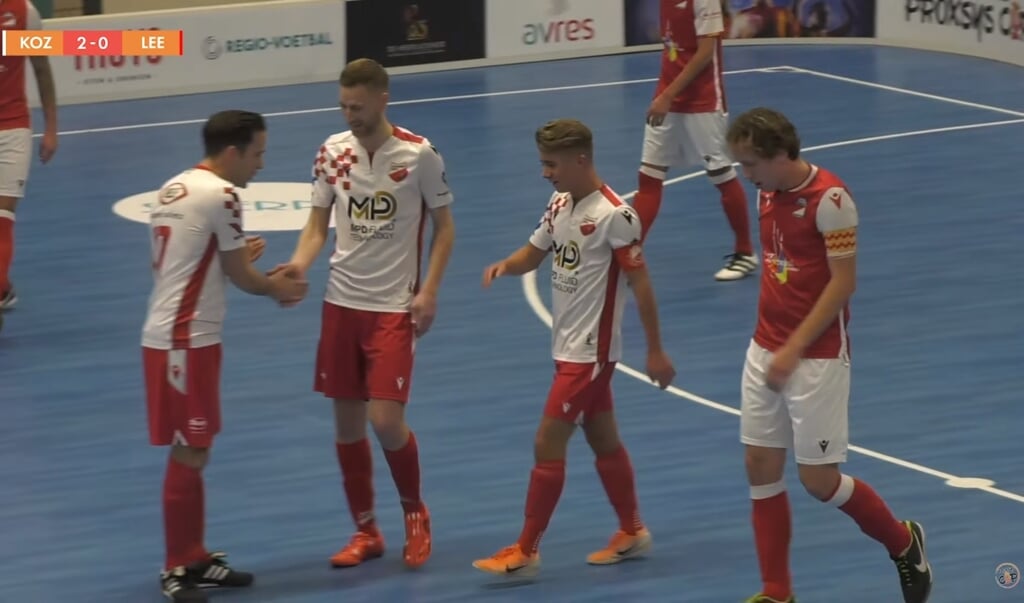 Kozakken Boys viert de 2-0 van Robin Damen (r.) tegen Leerdam Sport