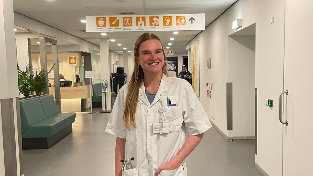 Masterstudent Geneeskunde Sterre Schoon loopt sinds april vorig jaar coschappen in verschillende ziekenhuizen in Noord-Holland.