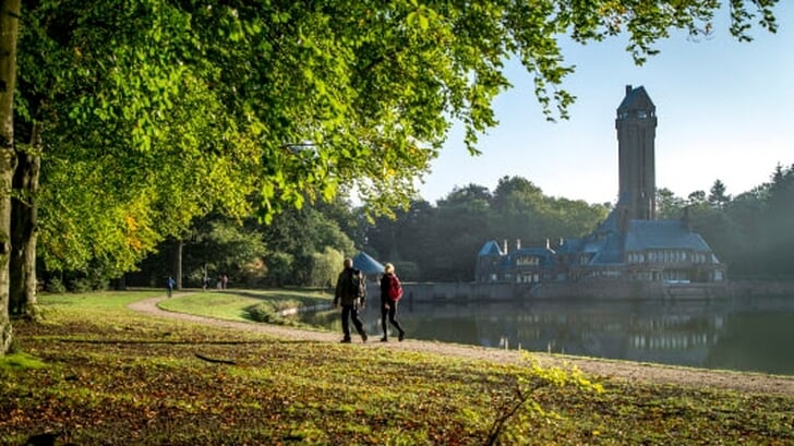 Jachtslot Sint Hubertus in het park bij Otterlo.