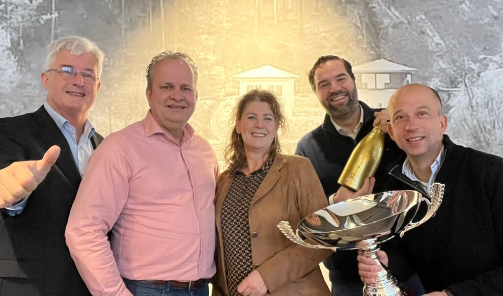 De initiatiefnemers van het Groot Leusdens Dictee met van links naar rechts Henk-Jelt Hoving, Ronald Lottering, Karin Hoogendijk, Roald Herbrink en Marco de Laet. 