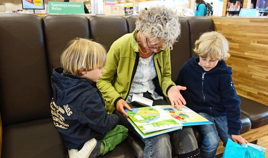 Samen lezen of voorlezen met oma. 
