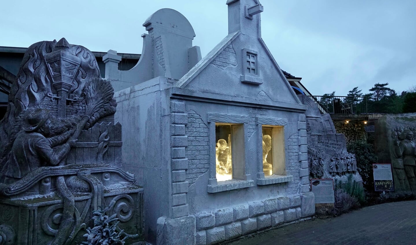 Huisjes met ijssculpturen bij het Veluws Zandsculpturenfestijn.