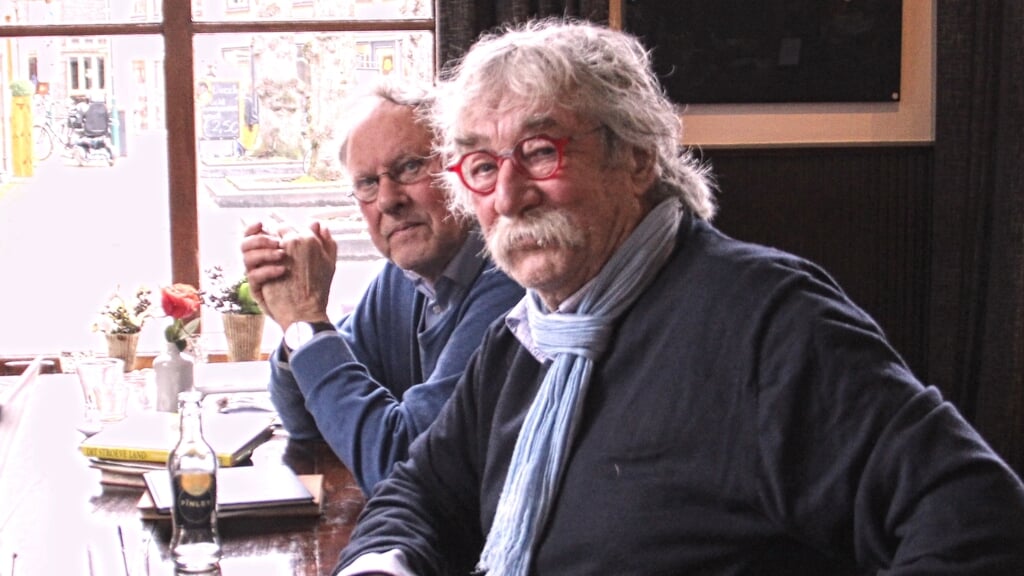 Brand Overeem (rechts) en Bert Paasman presenteren hun gezamenlijke werk eind deze maand bij het Literair Café Barneveld.