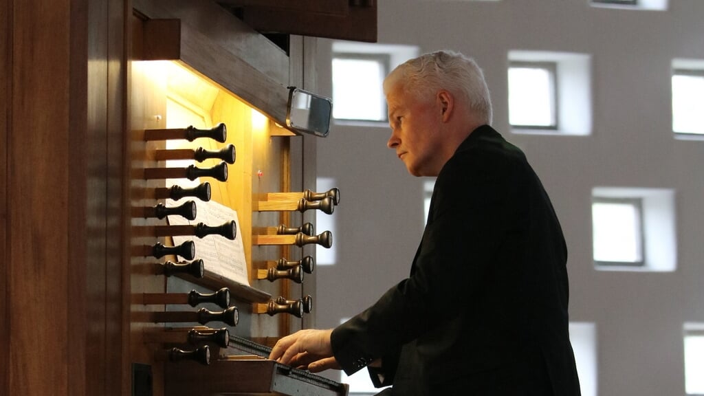 Organist Peter Ouwerkerk.