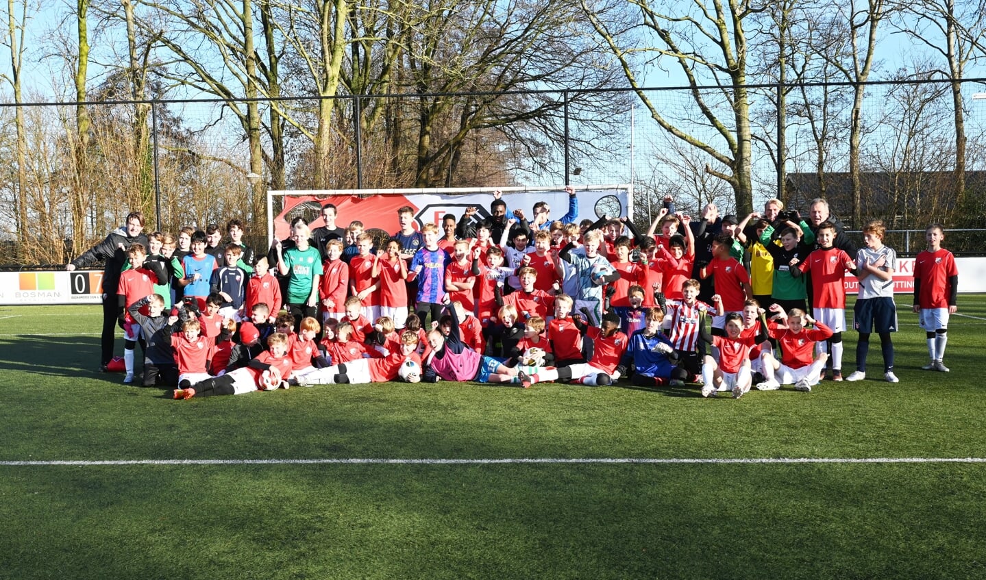 Ruim zeventig jeugdleden van VVZ'49 deden mee aan de trainingsdag.