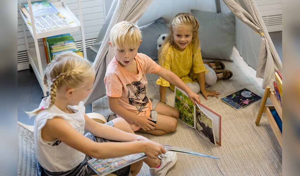 Leerlingen lezen op de Cavaljé
