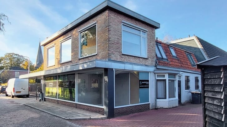 In dit voormalige winkelpand aan de Middenstraat worden Oekraïense vluchtelingen gehuisvest.