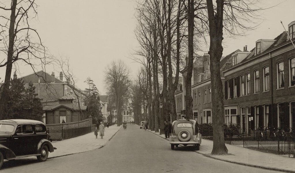  Een oude foto van de Snouckaertlaan in 1937, vanaf de Stationsstraat naar de Utrechtseweg gezien.  