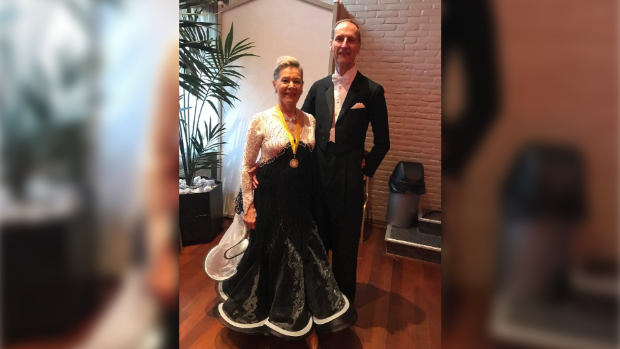 Ballroom dansen tijdens Danscafé in Theater de Speeldoos
