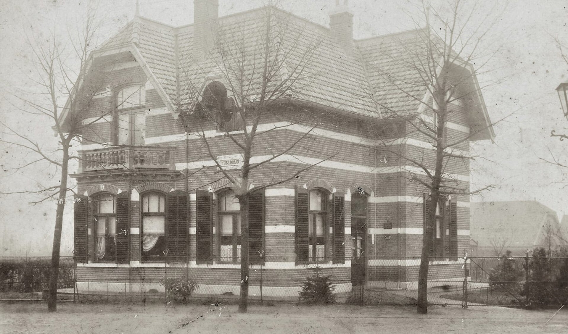Tegenover de Schimmelpenninckstraat stond vroeger de villa van een bijzondere Amersfoorter: Theodorus J.H. Bianchi. 