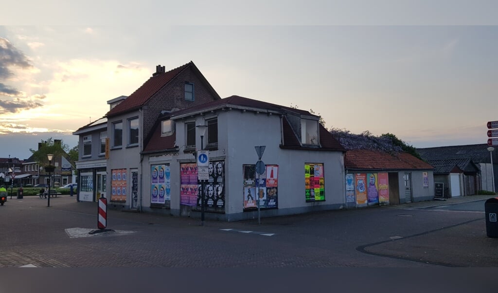 De ‘lelijkste plek’ van Woudenberg: het dichtgetimmerde pand aan de Dorpsstraat/hoek Kostverloren.