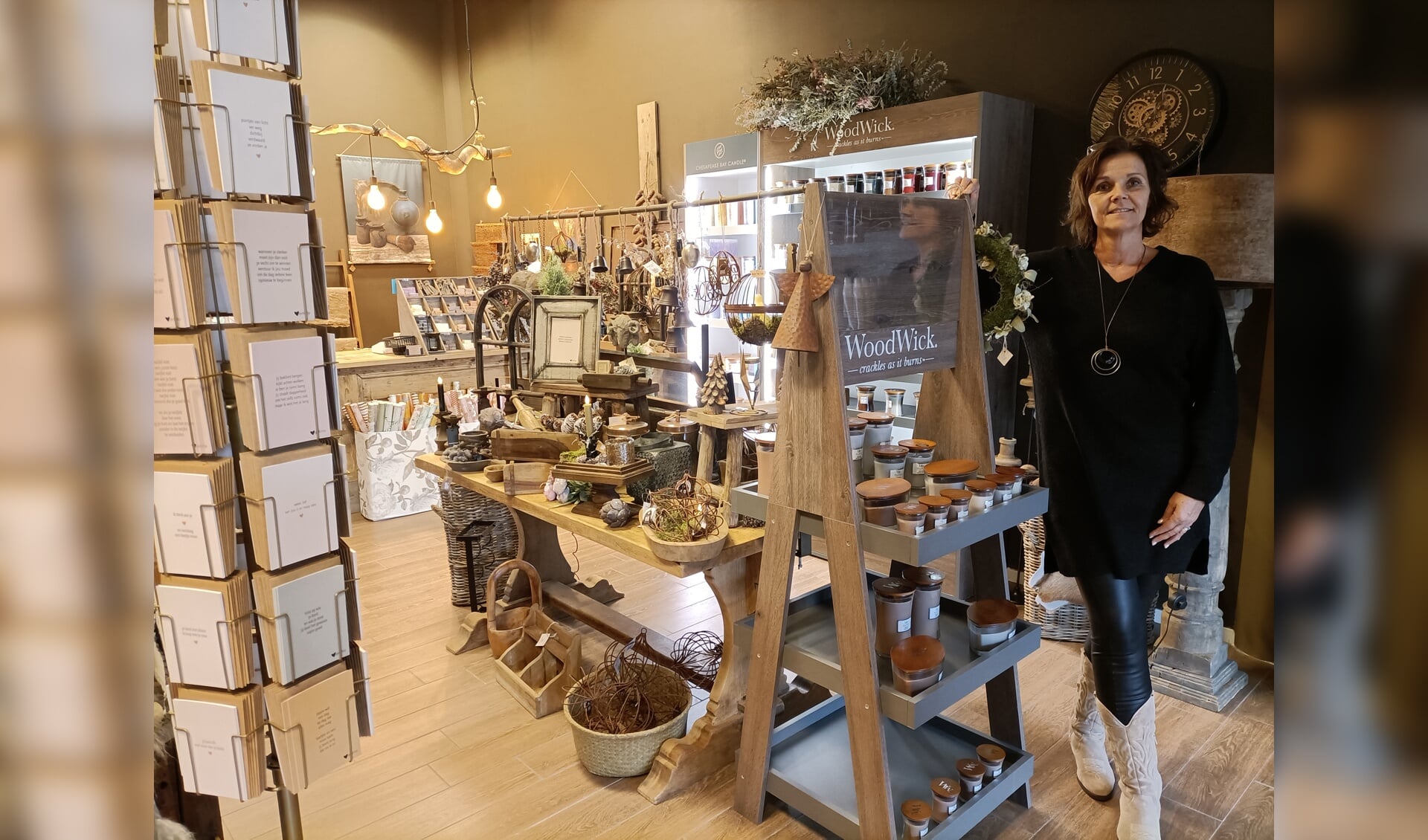 Anja Oskam is altijd druk met de presentatie van haar winkel