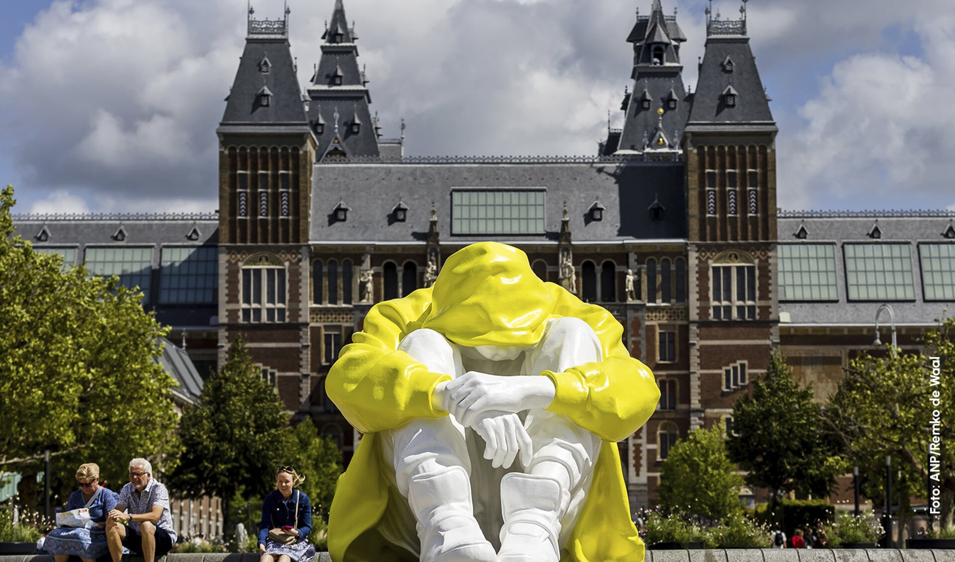 Sculptuur Stille Strijd op het Museumplein in Amsterdam
