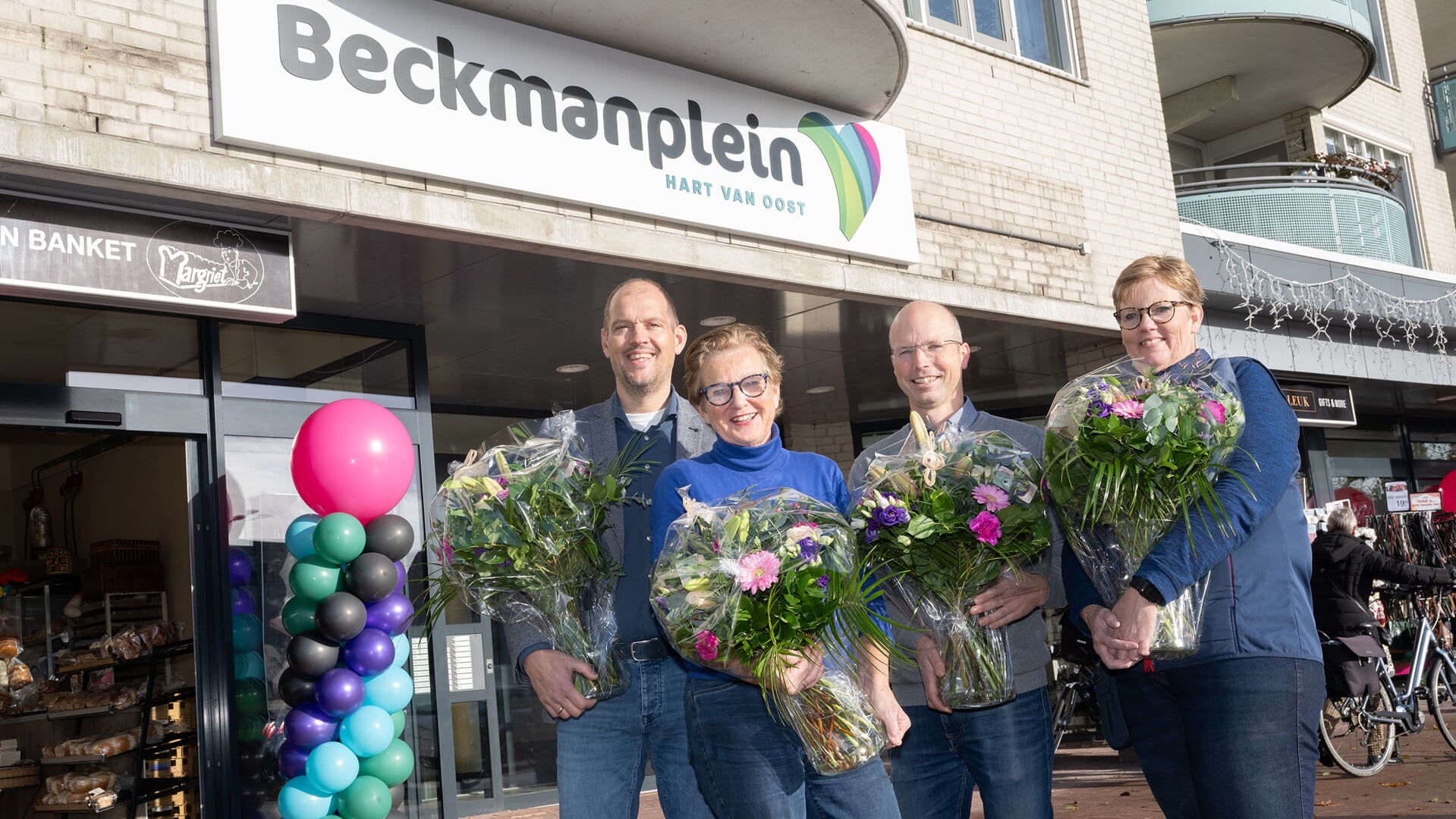Ondernemers Beckmanplein blij met nieuwe naam. V.l.n.r Elbert van denDoel, Margriet Verbeek, Erik van Mil en Mariëlle Bouwhuis.  