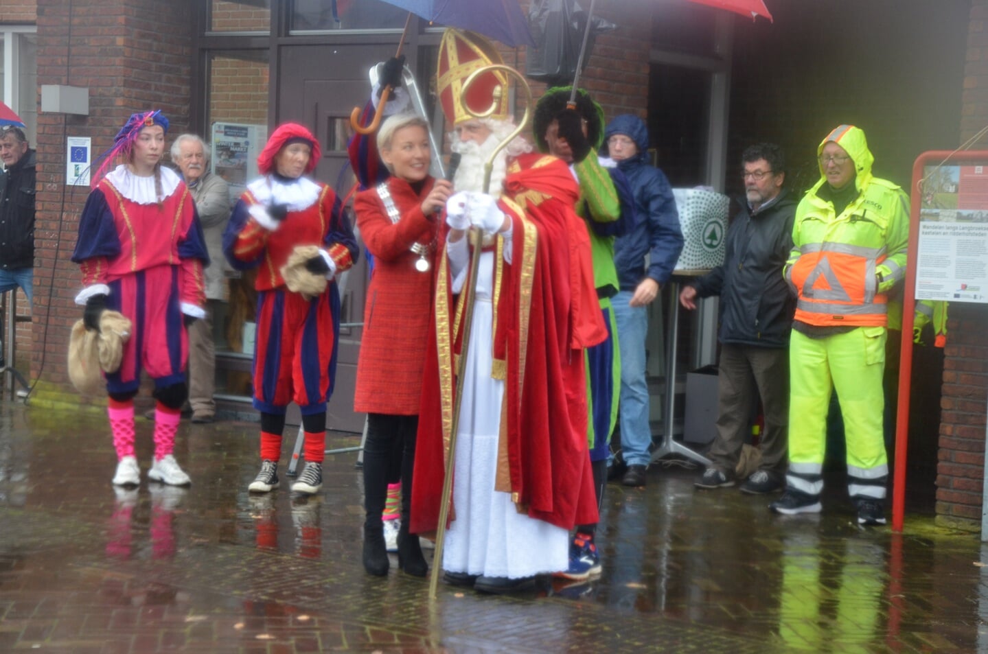 Burgemeester Iris Meerts verwelkomt Sinterklaas