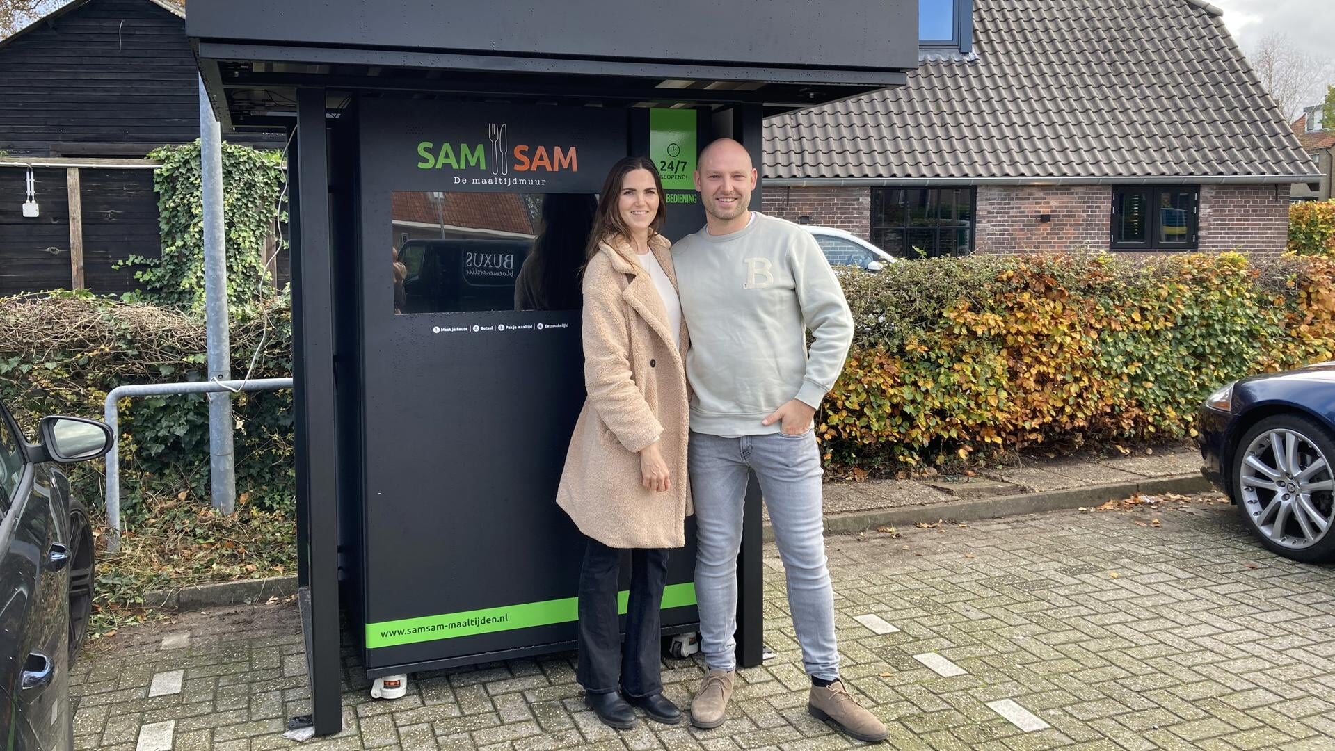Op 23 november gaan Steffi Poortinga en Kelvin Nel van start met de SAMSAM maaltijdmuur aan de Stationsstraat 33 in Putten.