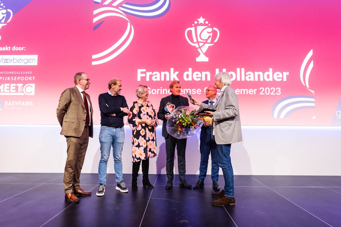 Ondernemer van het jaar Frank den Hollander wordt geïnterviewd door Jeroen Kramer