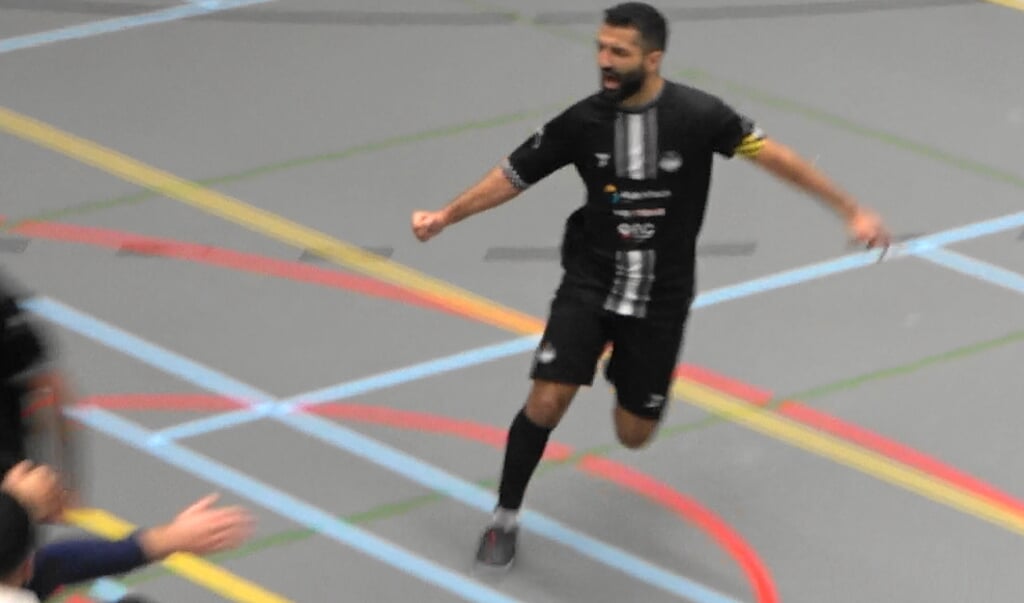 Mourad Marbouh topper van ZVC Veenendaal pikte ook weer een doelpuntje mee.
