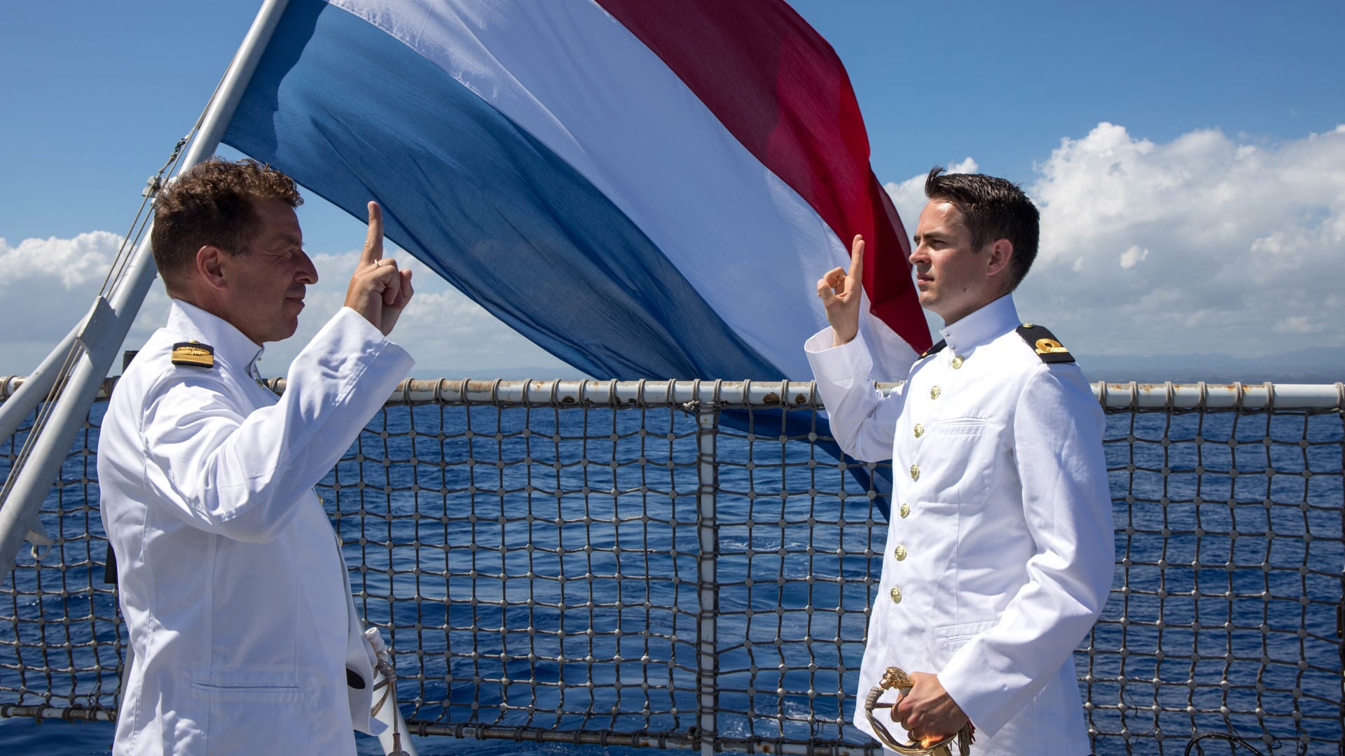 Tim Kamman (rechts op de foto) bij de marine.