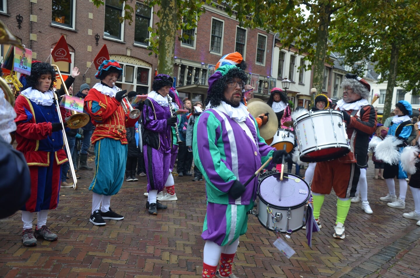 De toeter en trommel pieten