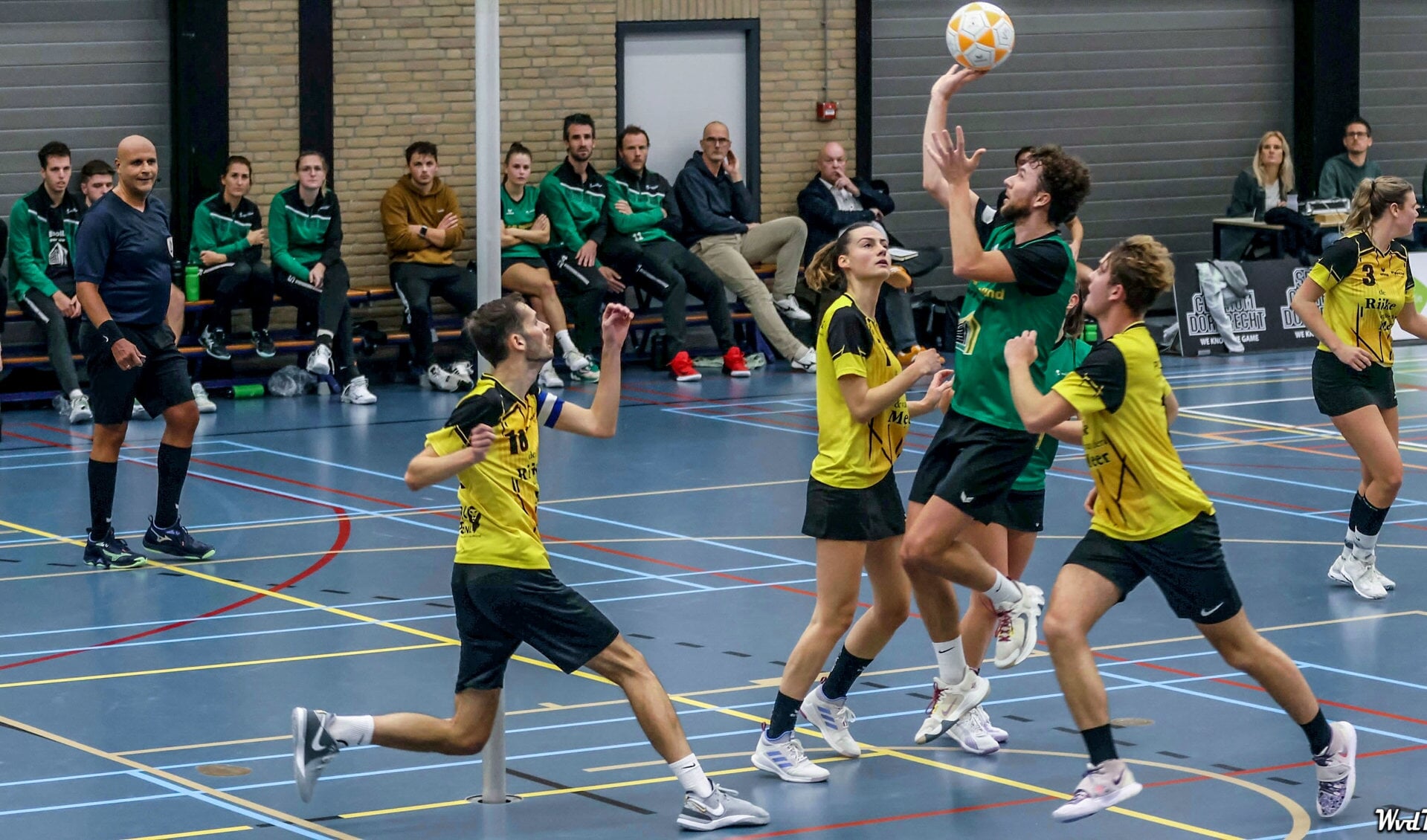 1-handige doelpoging van Christian Brouwer