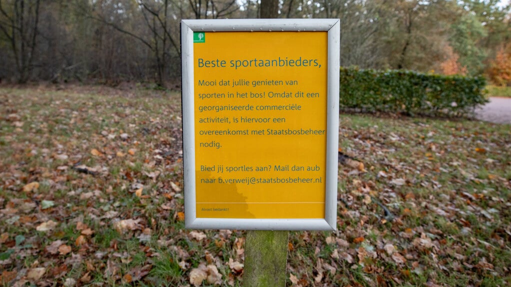 De waarschuwingsborden in het Baarnse bos. 