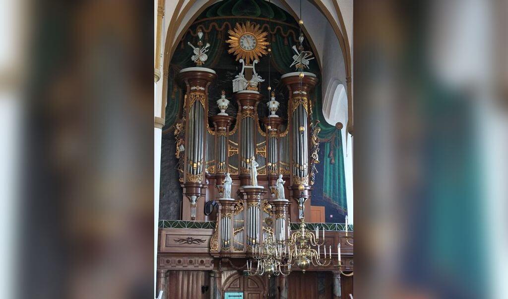  Het orgel van de Grote Kerk in Elburg. 