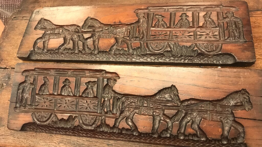 De mallen van de paardentram voor het suikerwerk liggen in het depot van het Gorcums Museum