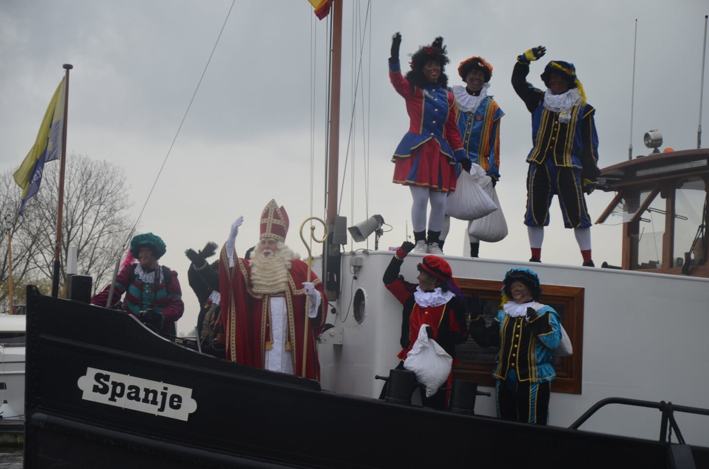 De boot legt aan