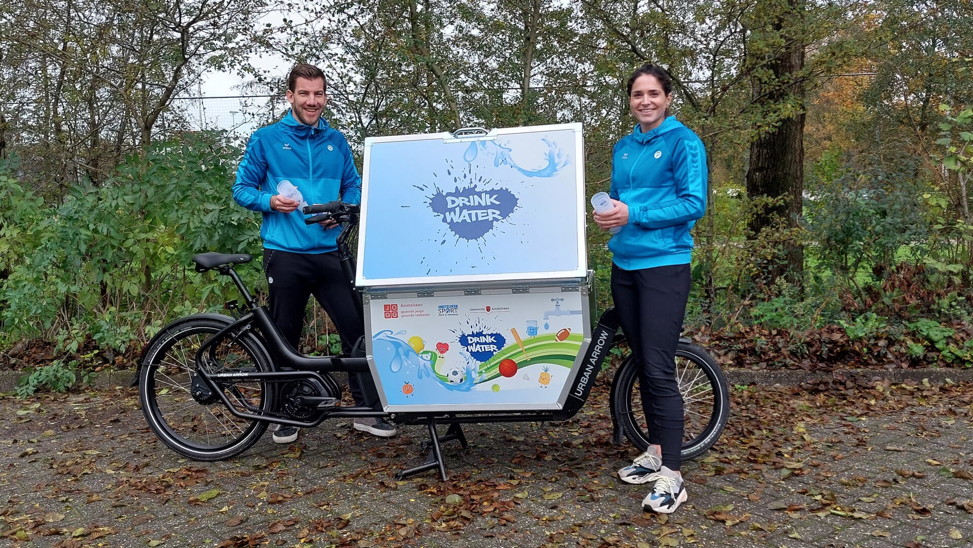 De nieuwe JOGG-regisseur Babiche Roof met haar collega-regissuer Sven Kuit.