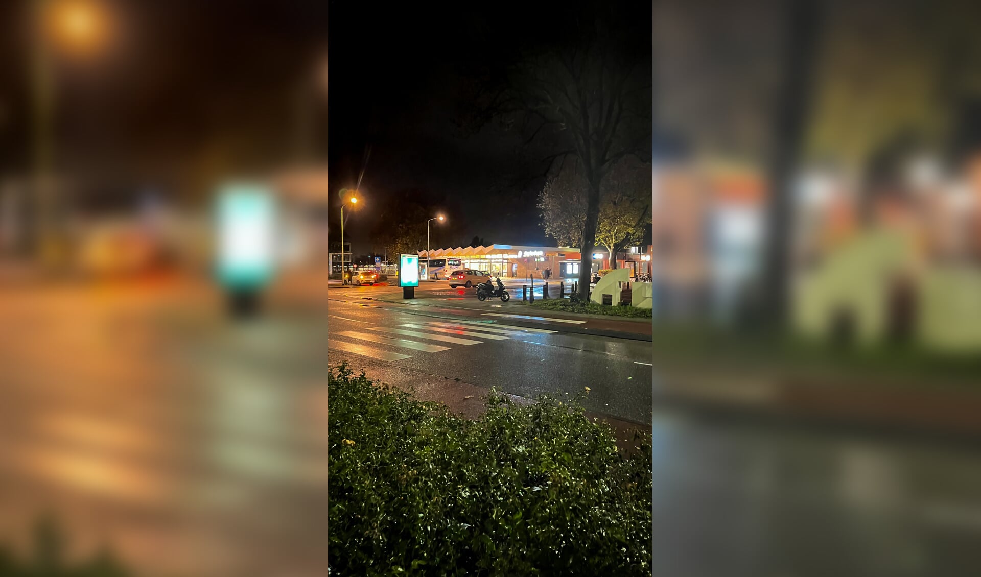 Het zebrapad op de Stationsweg in Gorinchem waar de aanrijding plaatsvond.