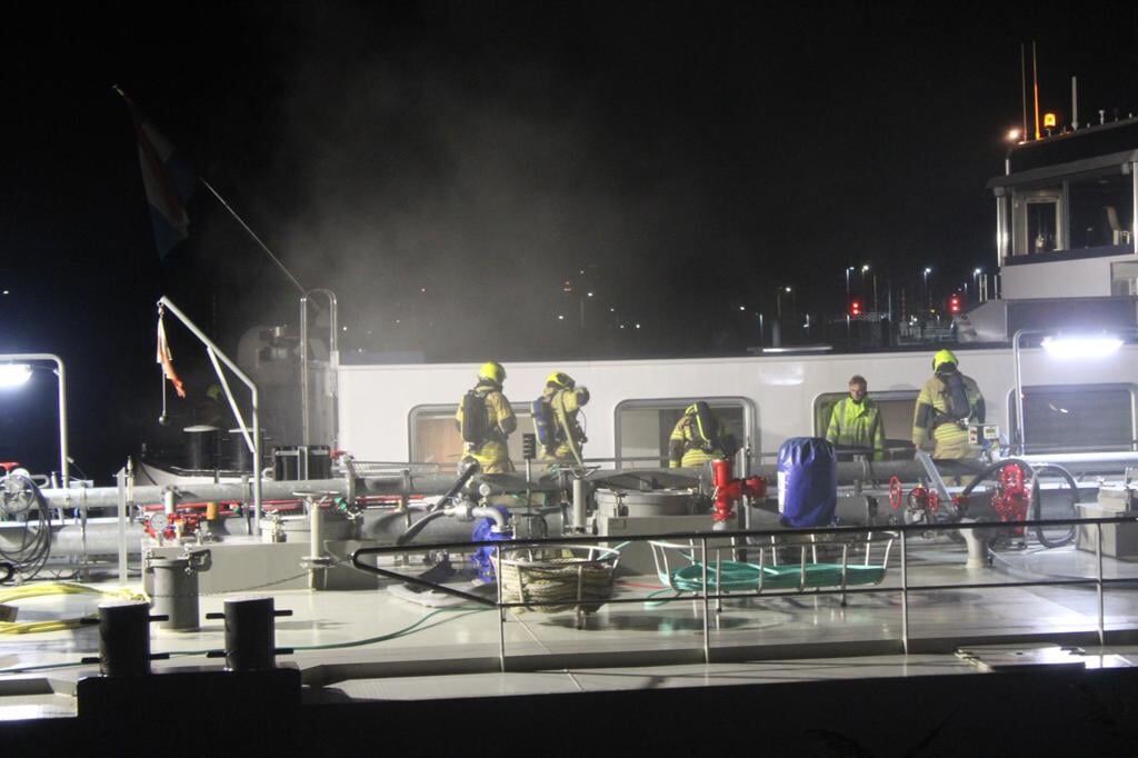 Brand Op Schip Bij Gorinchem Geblust Destadgorinchem Nl Nieuws Uit De Regio Gorinchem