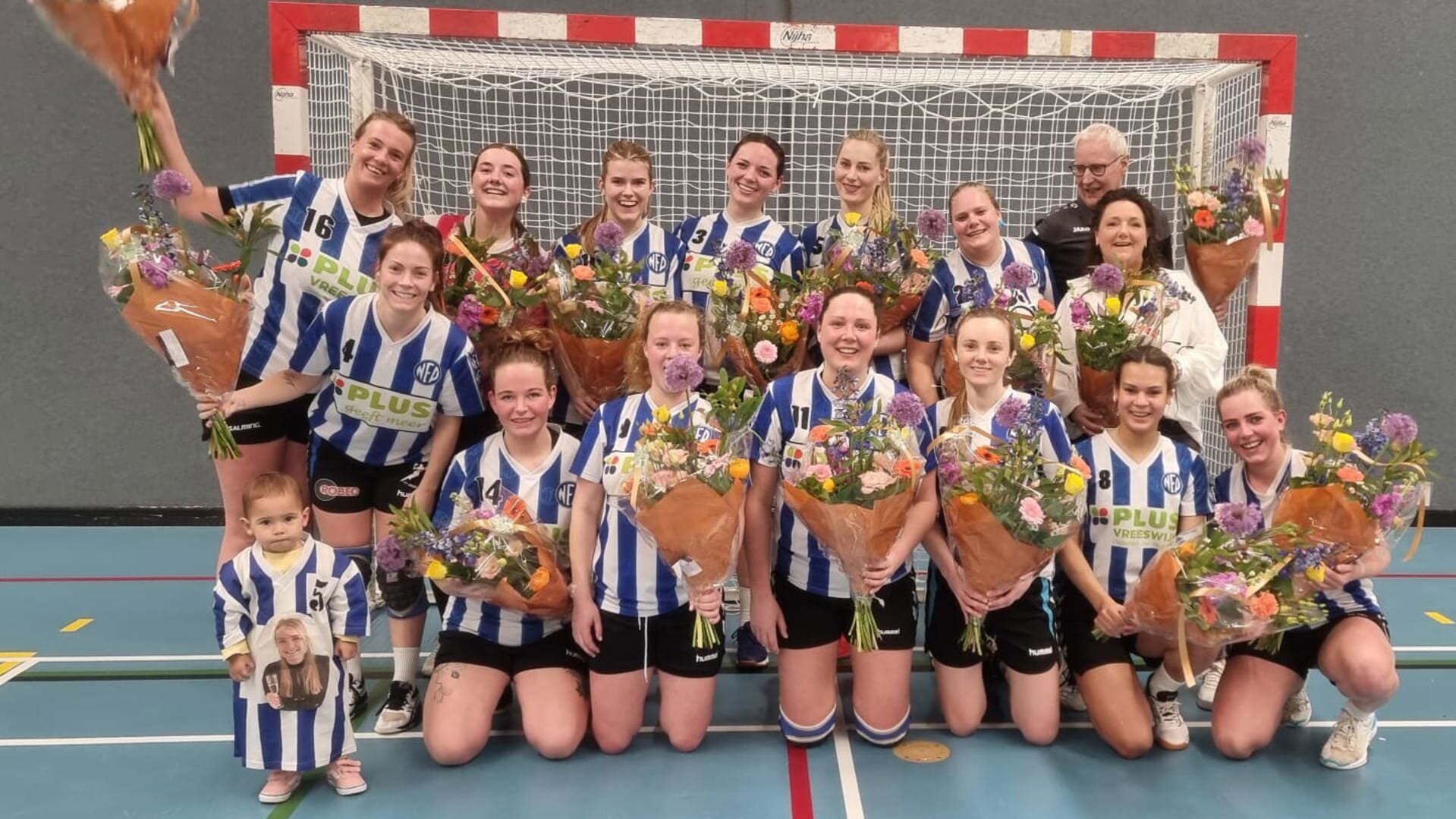 De NEA Dames 1 werden vorig seizoen kampioen.