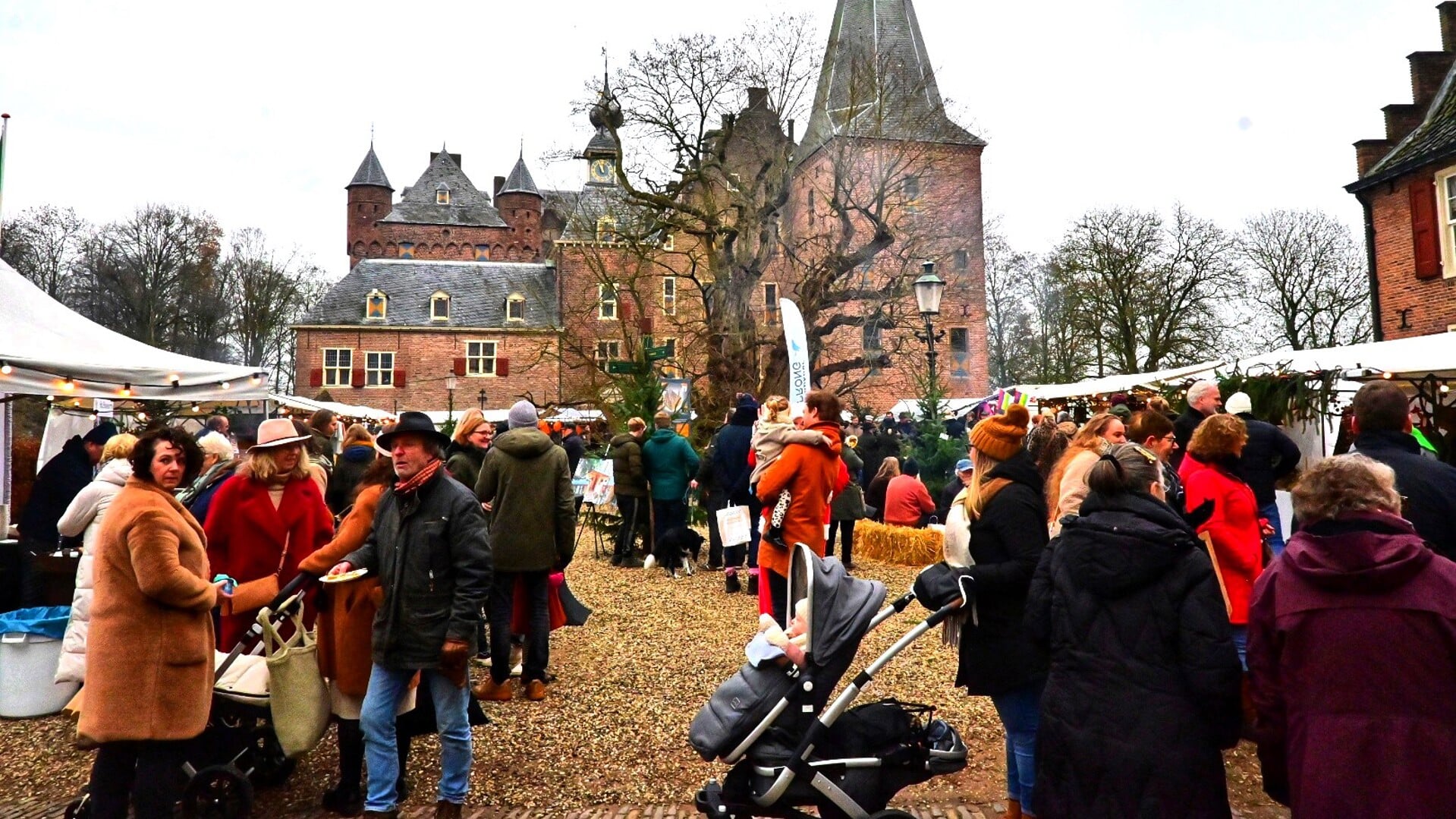 Sfeerbeeld van de Kerst & Wildfair, die ook vorig jaar door de Lionsclub Renkum Airborne werd georganiseerd bij Kasteel Doorwerth.