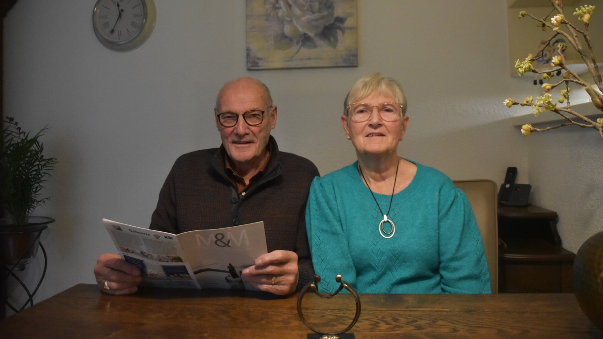 Kees Baars en Marian Baars zingen beiden in het Caroluskoor. Hij inmiddels vijftig jaar, eigenlijk al veel langer.