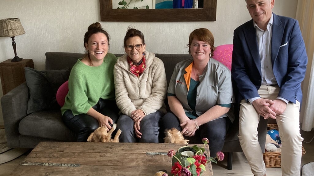 Sanne de Brouwer, mevr. Westeneng, Suzanne v. Vulpen en wethouder Hagedoorn 