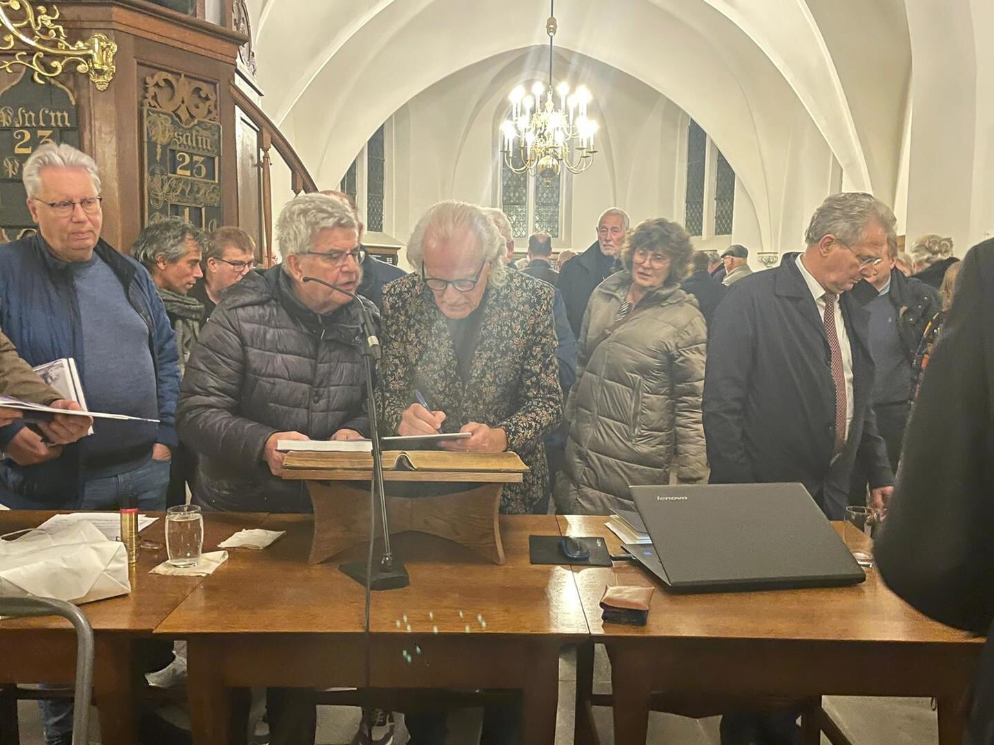 In de rij voor een handtekening van Jaap Pilon.