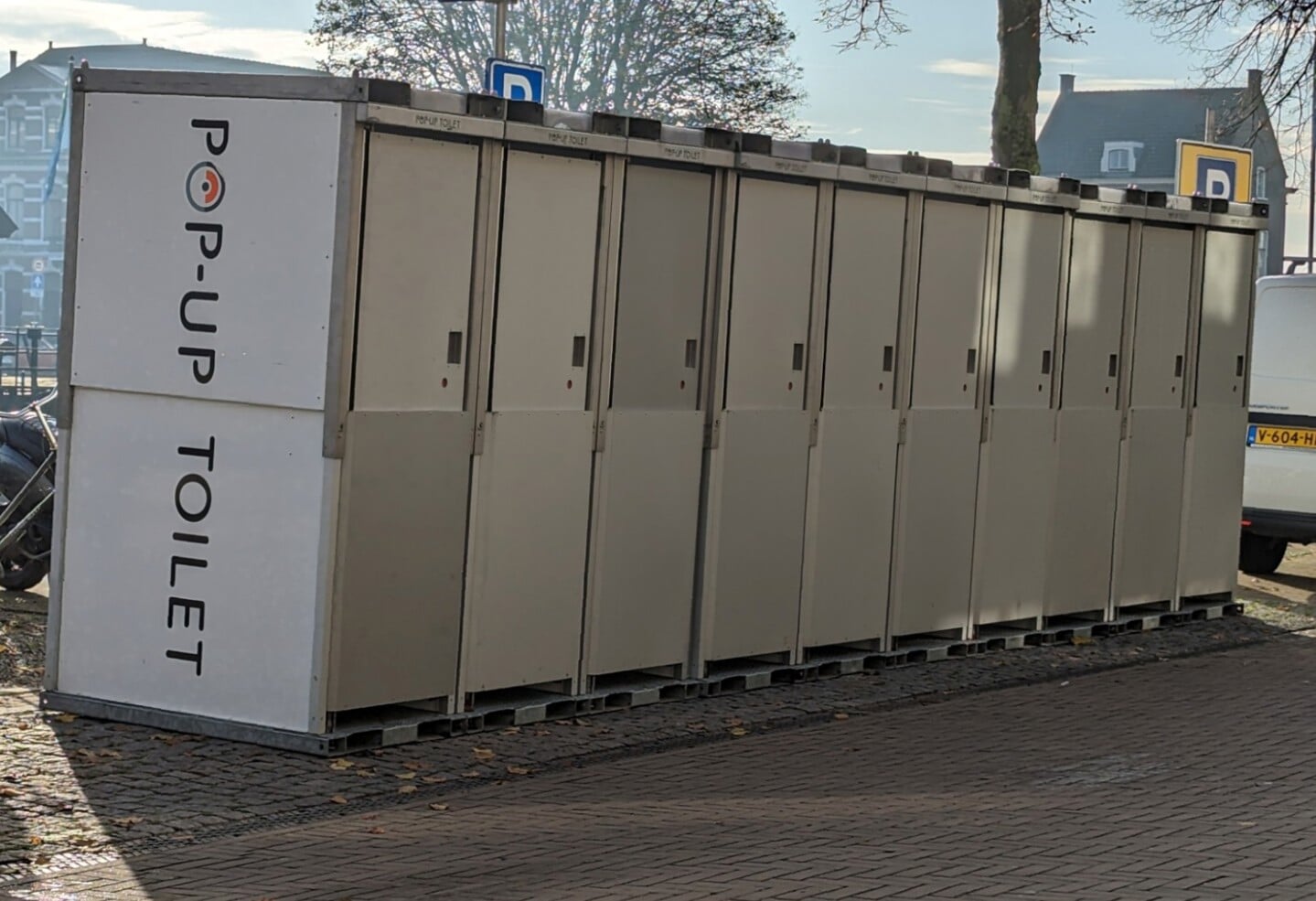 voorbereiding intocht Sint
tientallen toiletten door de stad