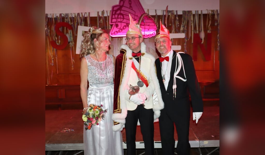 Prins Jakko, Prinses Mieke en Adjudant Jeroen hebben super veel zin in carnaval met de Sparrenarren.