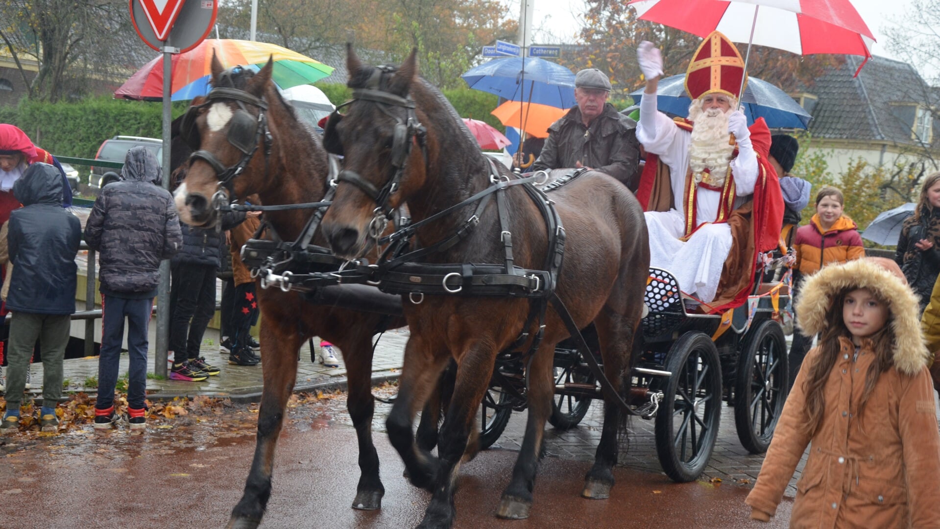 Sinterklaas kwam dit keer met paard en wagen