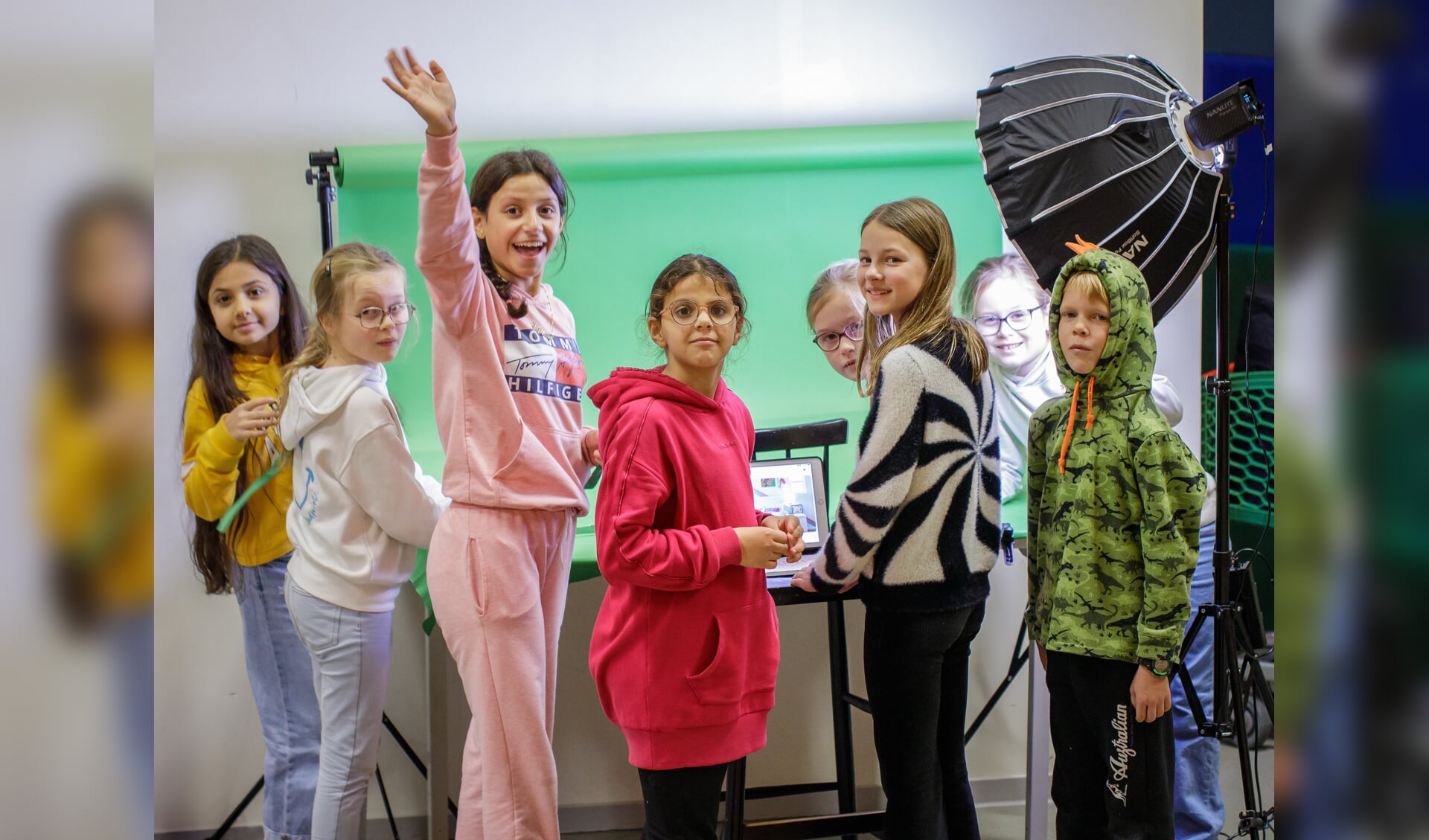 Leerlingen van de Gabriëlschool maken een greenscreenfilm over Samen Sociaal Online