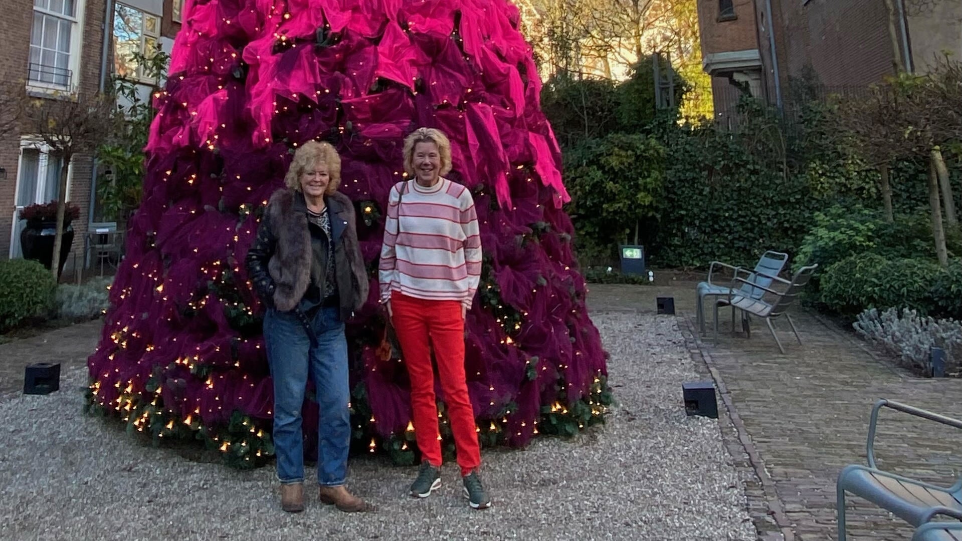 Ellen (61) en Corien (65) organiseren een bijzondere ‘snert-activiteit’ met vijftig deelnemers bij Maxima’s in Leusden. 