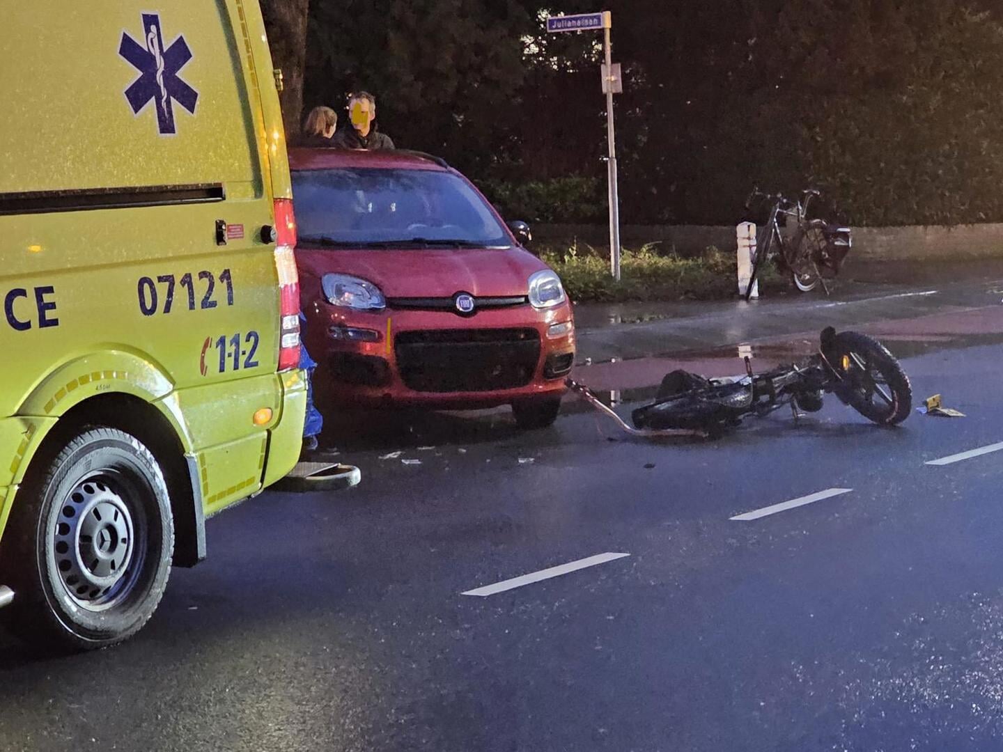 Twee Fatbikers Naar Ziekenhuis Na Aanrijding Met Auto Op Thooroplaan In ...