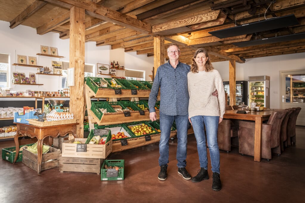 Martin en Rolanda runnen een biologische boerderijwinkel in Voorthuizen.